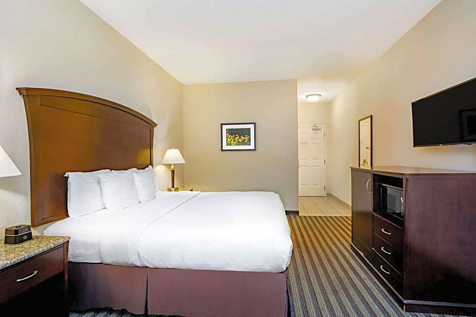 La Quinta Inn & Suites by Wyndham Fowler