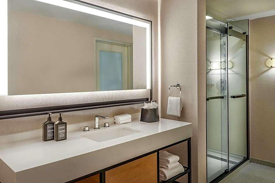 Sheraton Commander Hotel