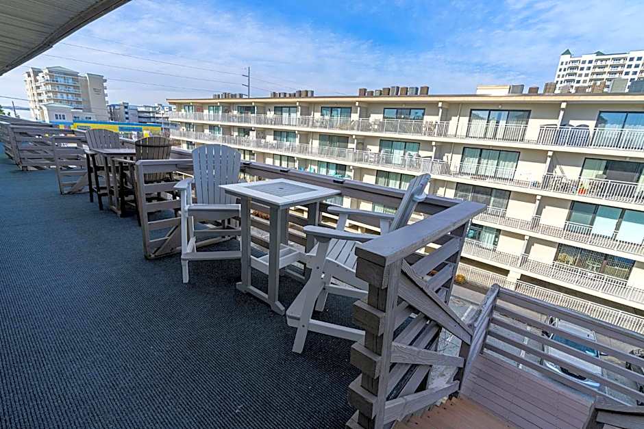 Ocean Block Condo 100 Steps From the Beach