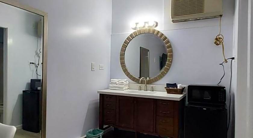 Village Motel by OYO