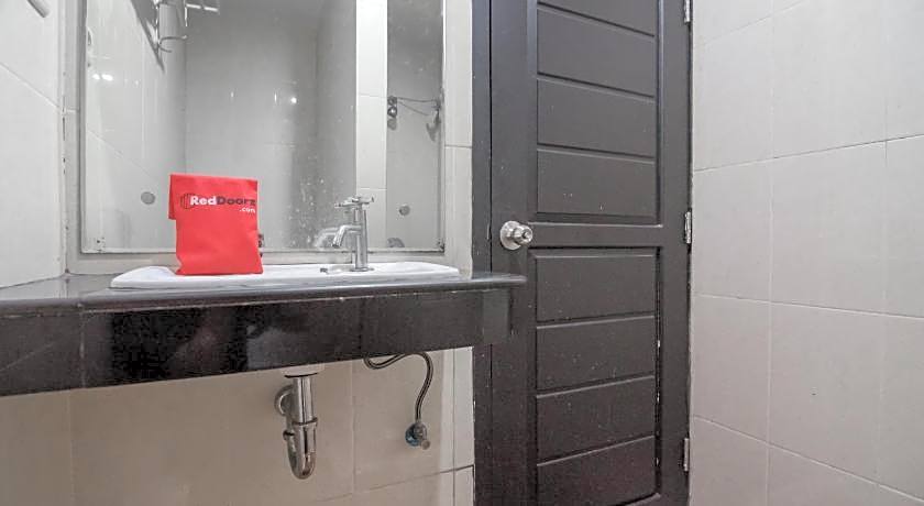 RedDoorz Syariah near Jamtos Jambi