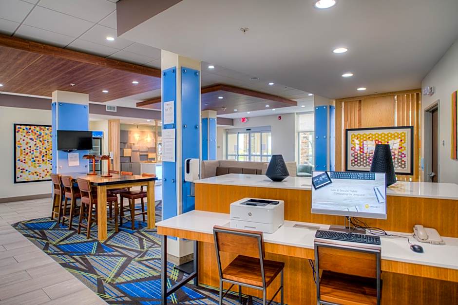 Holiday Inn Express and Suites Remington By IHG