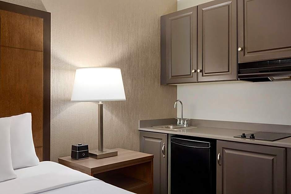 La Quinta Inn & Suites by Wyndham Fairbanks Airport