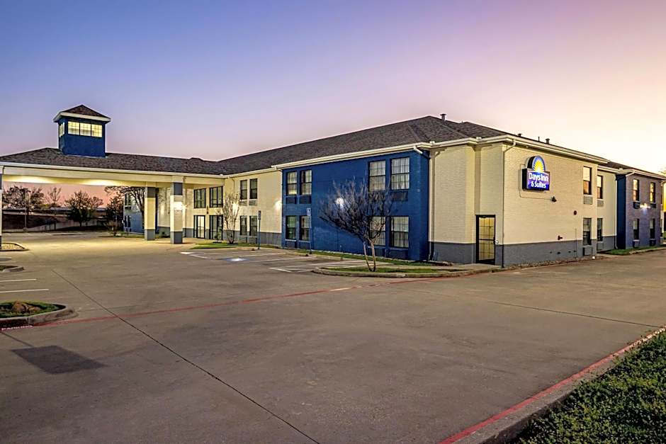 Days Inn by Wyndham Dallas Plano