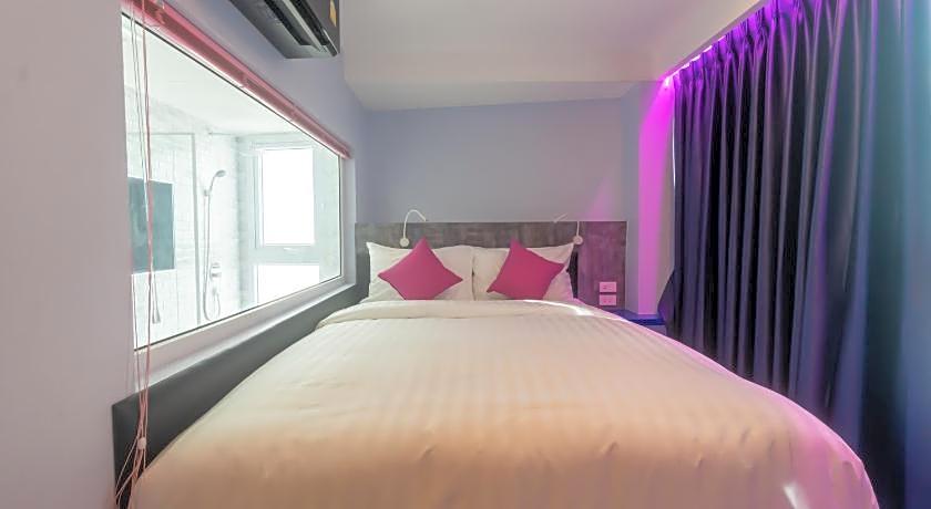 Spark Hotel - MRT Queen Sirikit