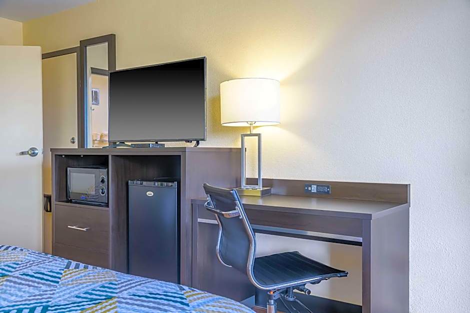 Motel 6 Forsyth, GA Tift College