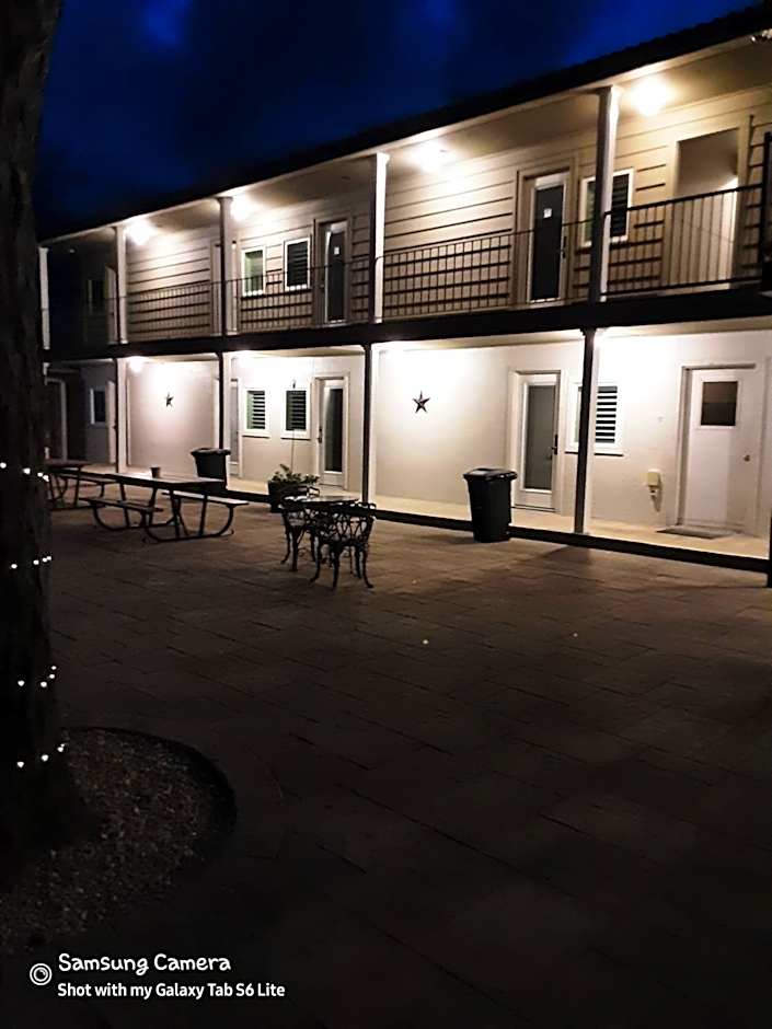 Horseshoe Riverside Lodge