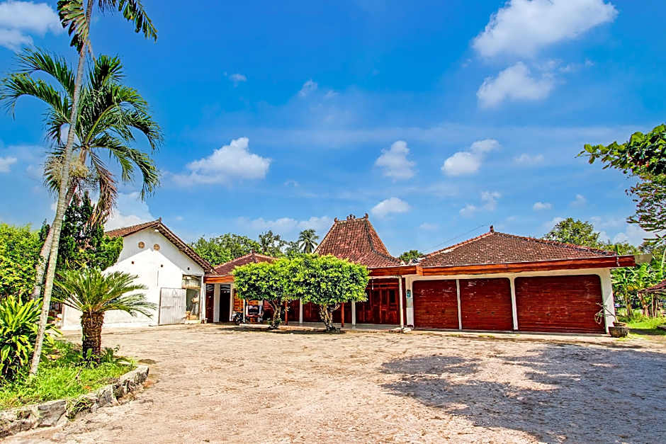 Hotel O Joglo Menoreh Resto & Homestay