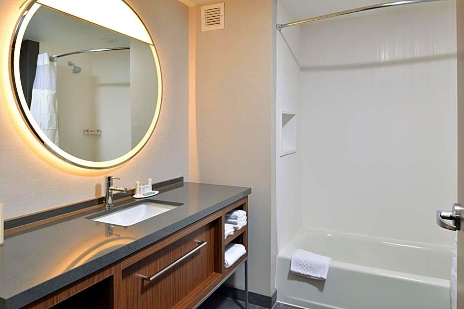 Courtyard by Marriott Raleigh Cary/Crossroads