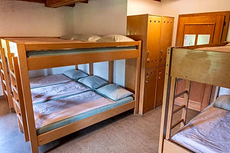 Single Bed in Mixed Dormitory Room