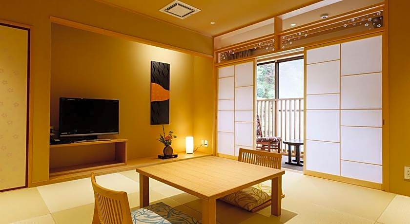 Yuraku Kinosaki Spa and Gardens Ryokan