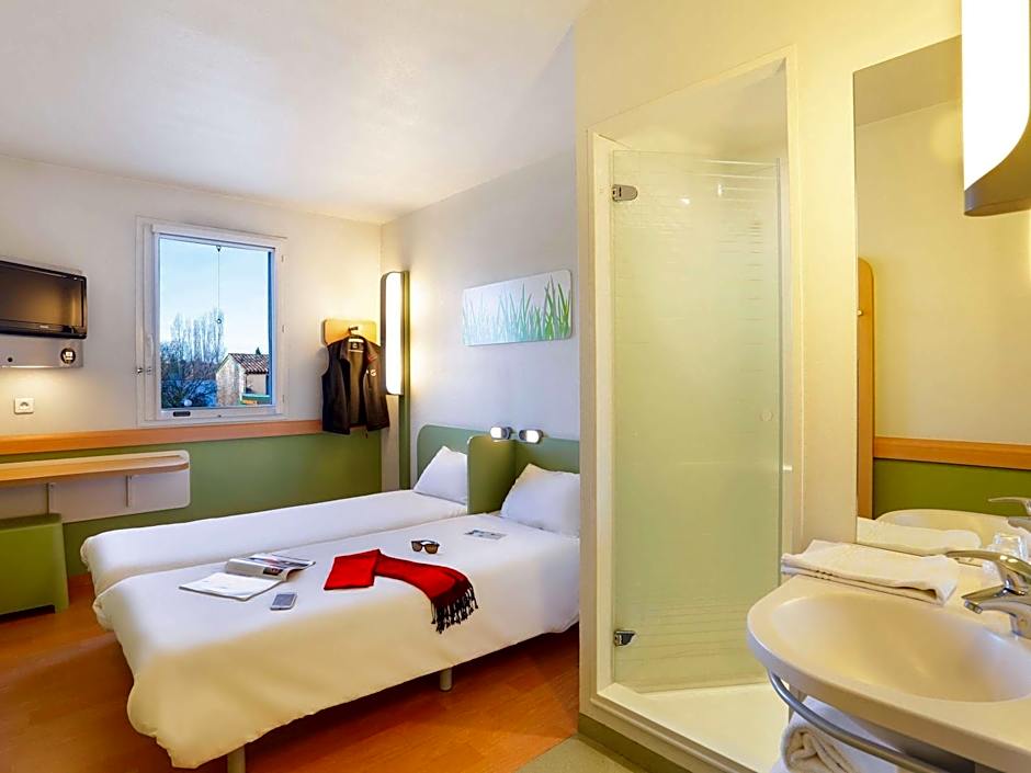 First Inn Hotel
