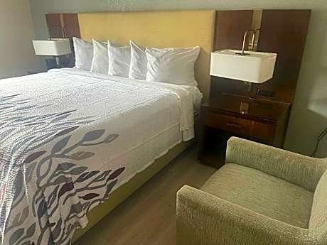 Deluxe King with Spa Bath Non-Smoking