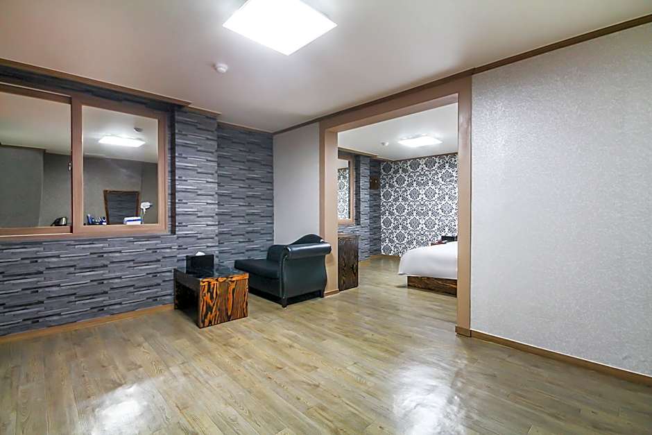 Hotel Lie