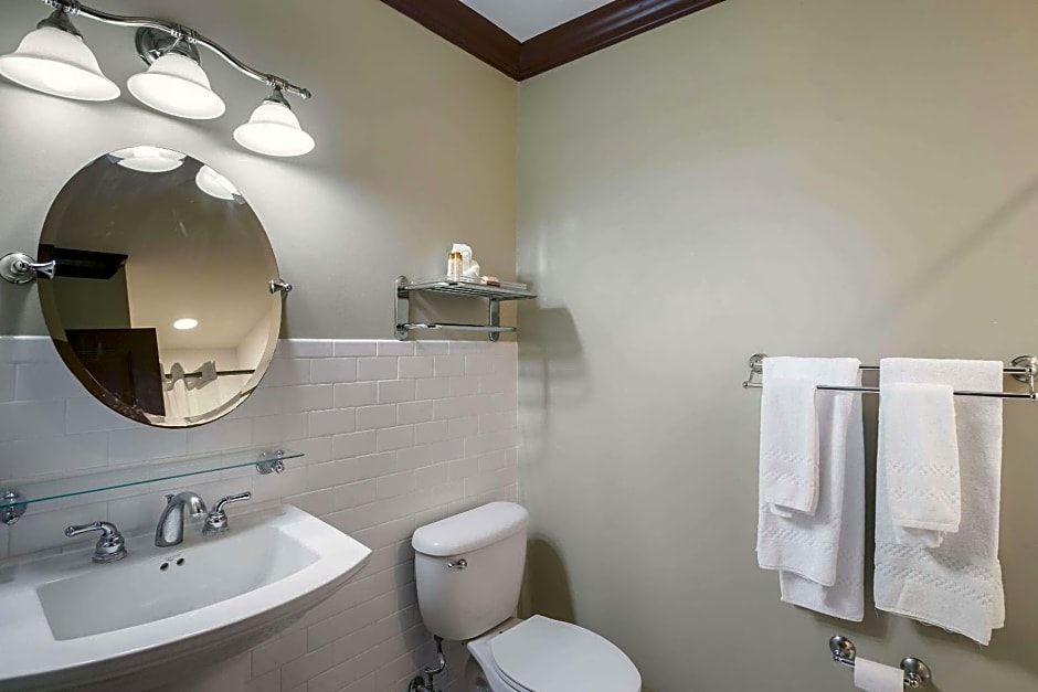 Water Street Hotel & Marina, Ascend Hotel Collection