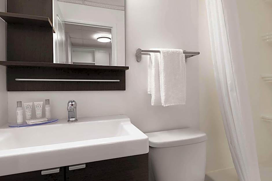 Howard Johnson by Wyndham Grande Prairie