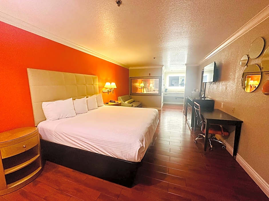Casa Blanca Hotel & Suites Orange SR-55 Freeway, Near Honda Center, Chapman University, Disneyland