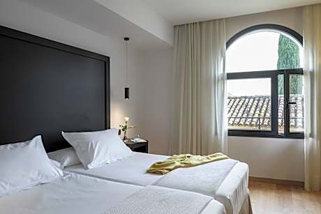 Standard Double or Twin Room (1-2 Adults)