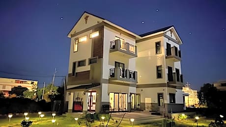 Otter footprints B B