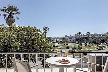 Rent4Rest Estoril Beachfront Apartments