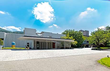 River Retreat Garaku