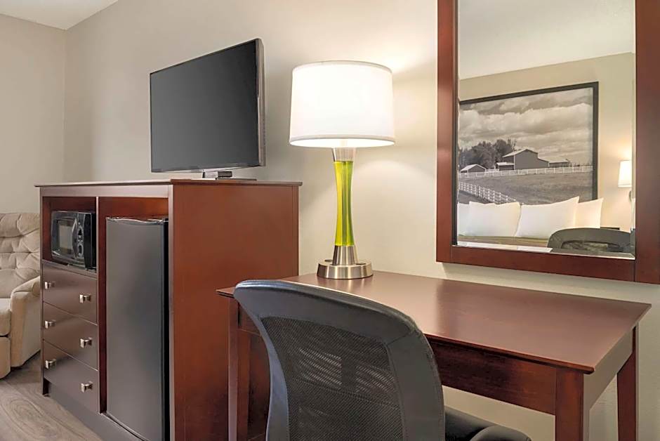 Super 8 by Wyndham Bethany MO