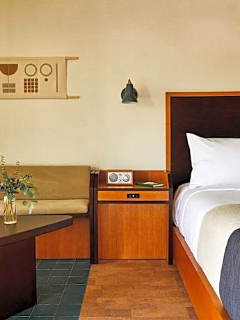 King Room with Shower ADA