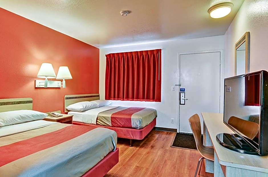 Motel 6 Pittsburgh - Crafton