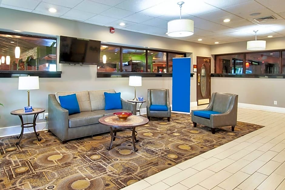 Days Inn & Suites by Wyndham Johnson City