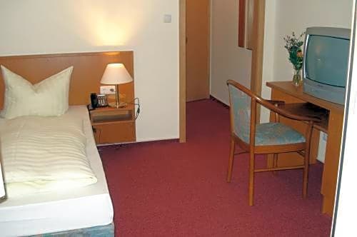 Photo 1 of 5 of Single Room with Shared Toilet