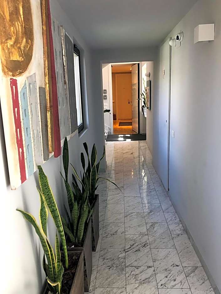 200 ROOMS & TERRACE