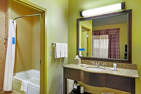 King Suite with Spa Bath - Non-Smoking