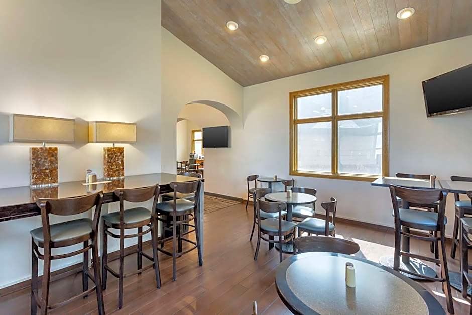 Best Western PLUS Cotton Tree Inn