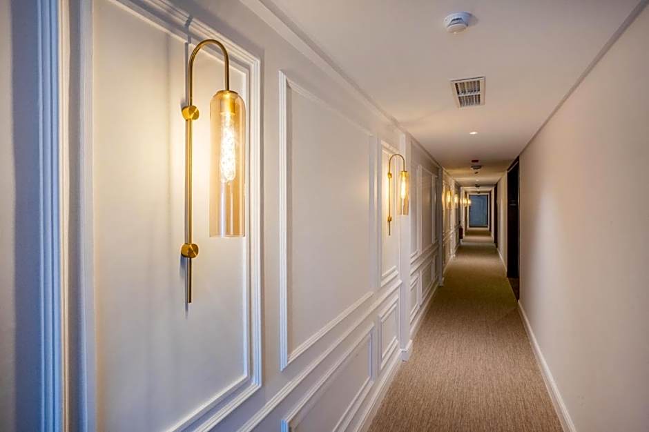 Petit Palace Suites Hotel