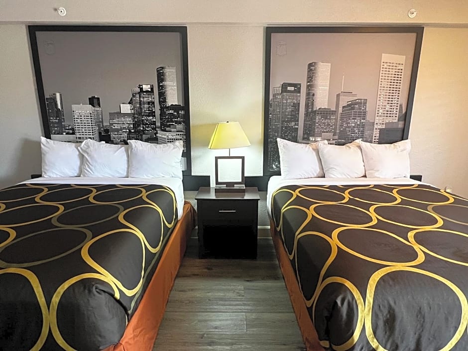 Super 8 by Wyndham Baytown/Mont Belvieu