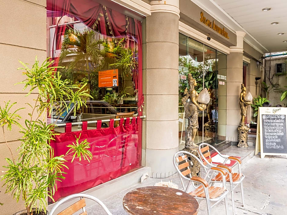 Silom Avenue Inn Hotel