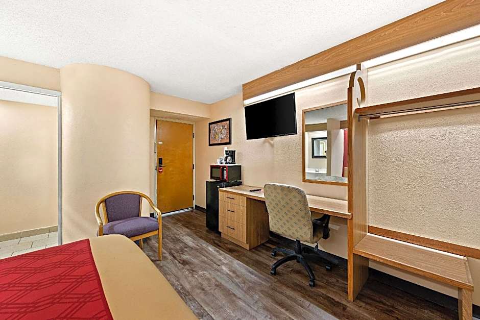 Econo Lodge London North