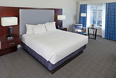 1 King Bed