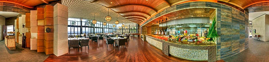 Al Bustan Palace, a Ritz-Carlton Hotel