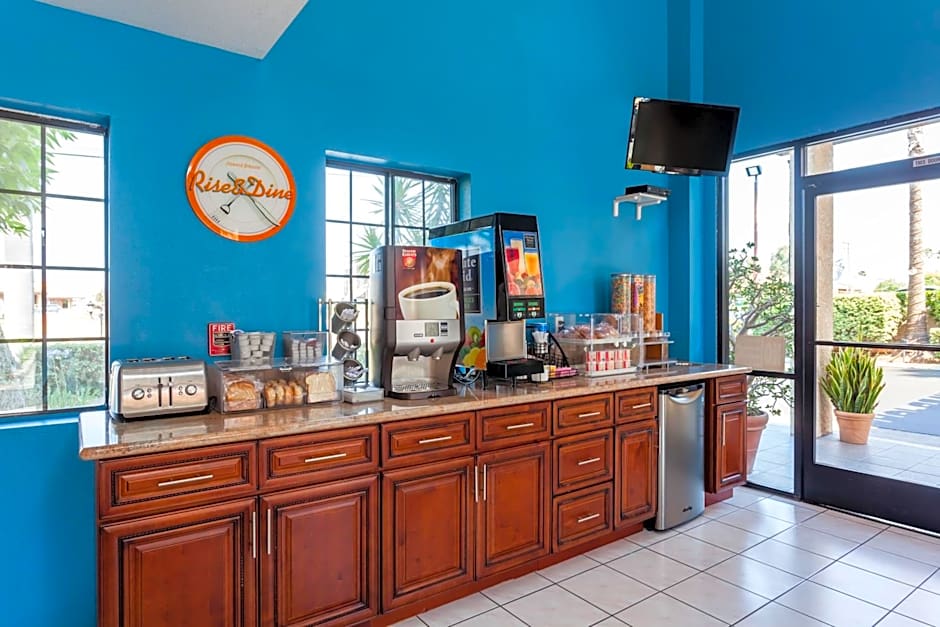 Howard Johnson by Wyndham Norco