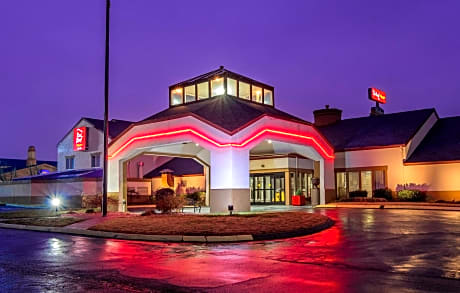 Red Roof Inn PLUS+ & Suites Knoxville West - Cedar Bluff