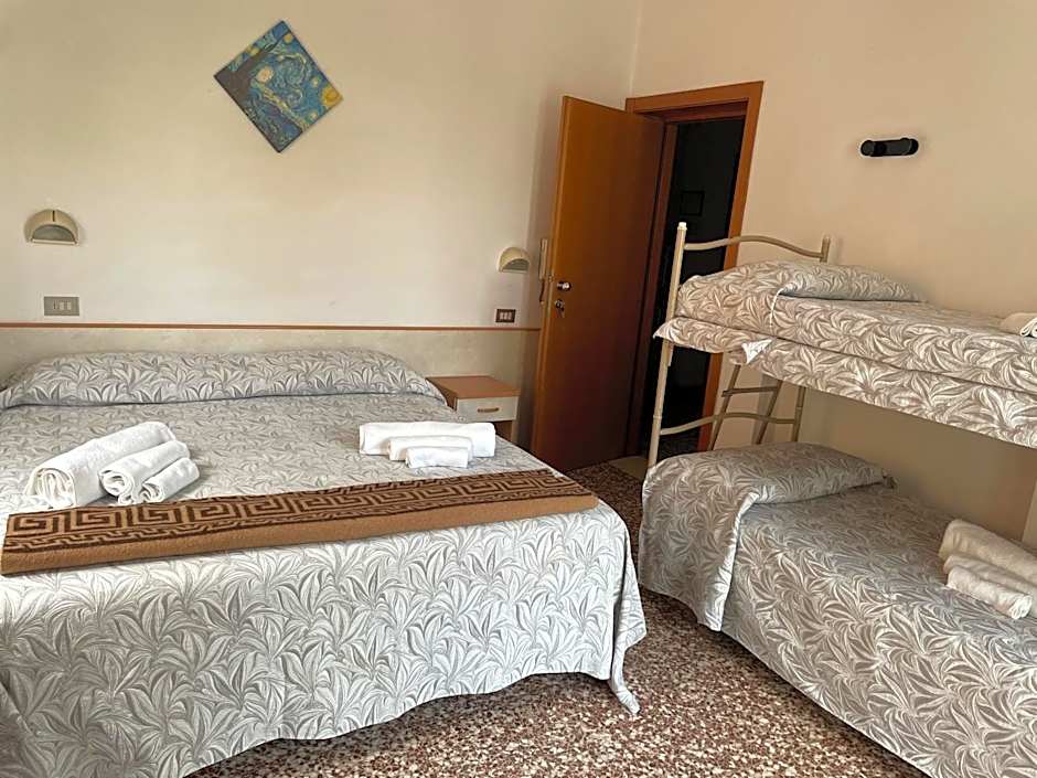 Hotel Alex