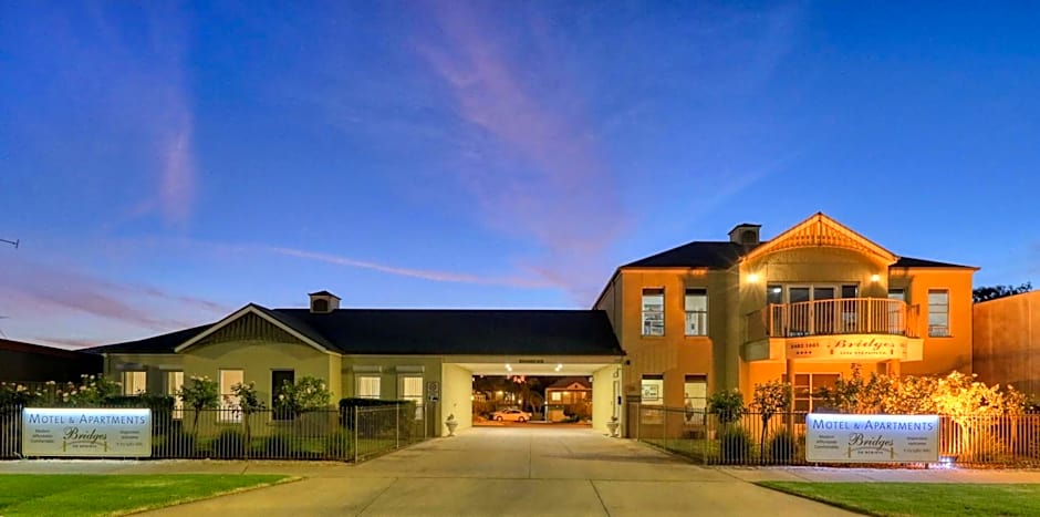 Bridges on Meninya Motel & Apartments