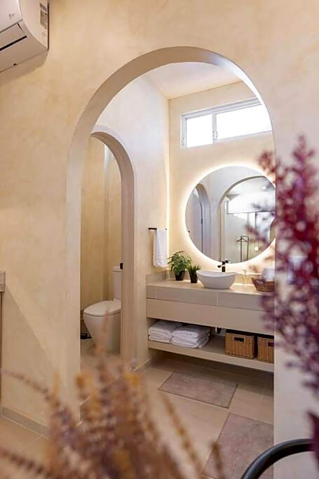 Presidential Studio with Gated Parking at Casas Sanblu