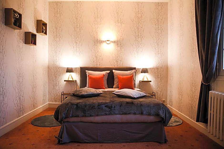 Aux Portes du Château