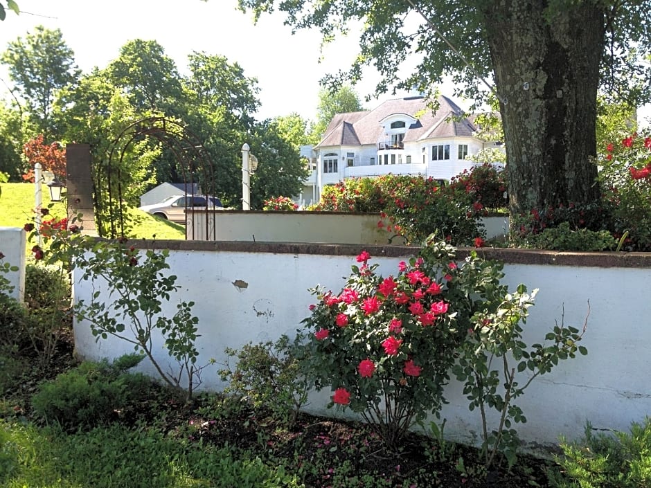 The Columbia Inn at Peralynna Manor