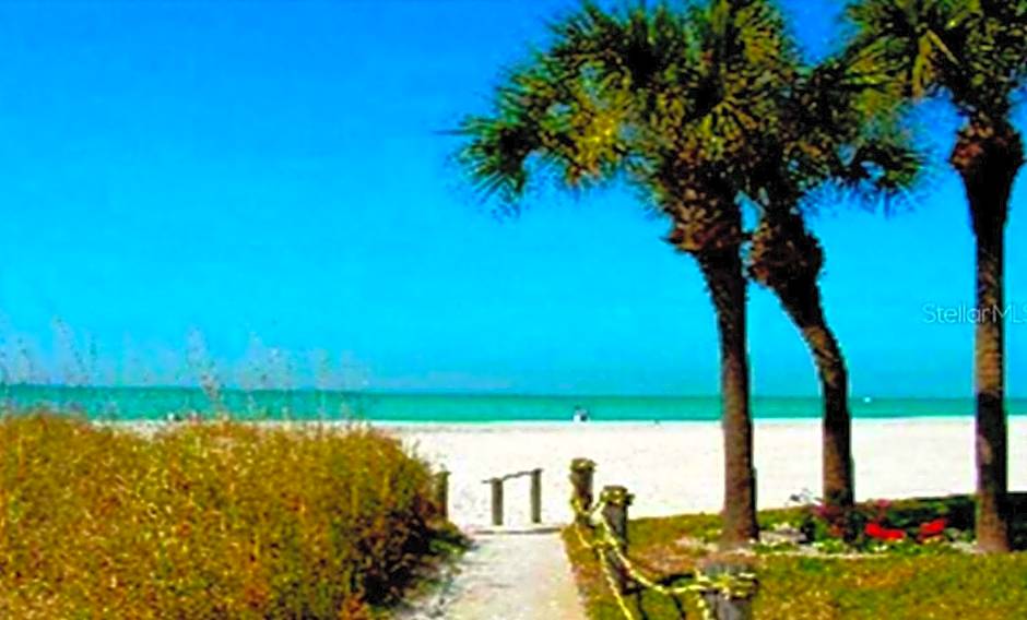 Searenity, Waterside studio in the heart of Treasure Island, walk to beach