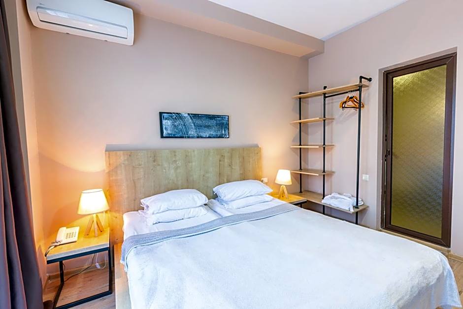 Hotel N16