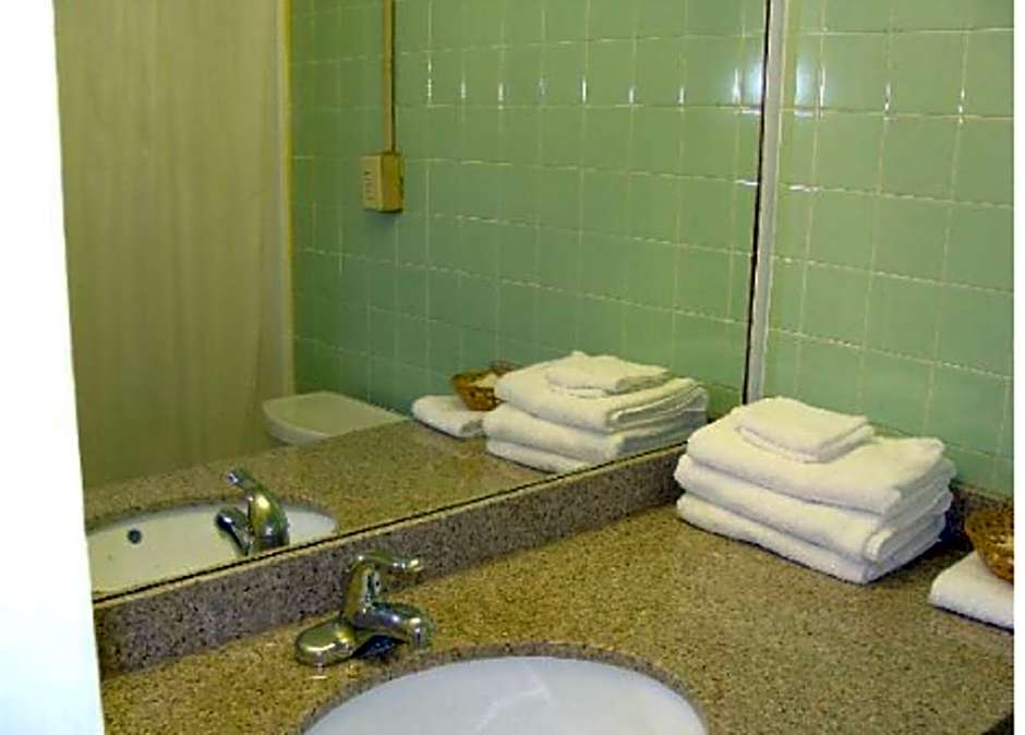 Red Carpet Inn Syracuse Airport