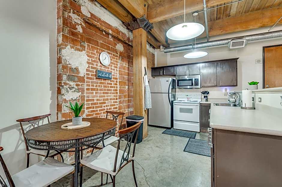 Downtown Dallas Condo - 2BR 1BA